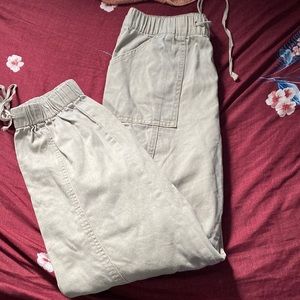 it’s really nice quality it’s a size L color tan